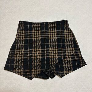Blue Blush Plaid Skort in Black and Gold